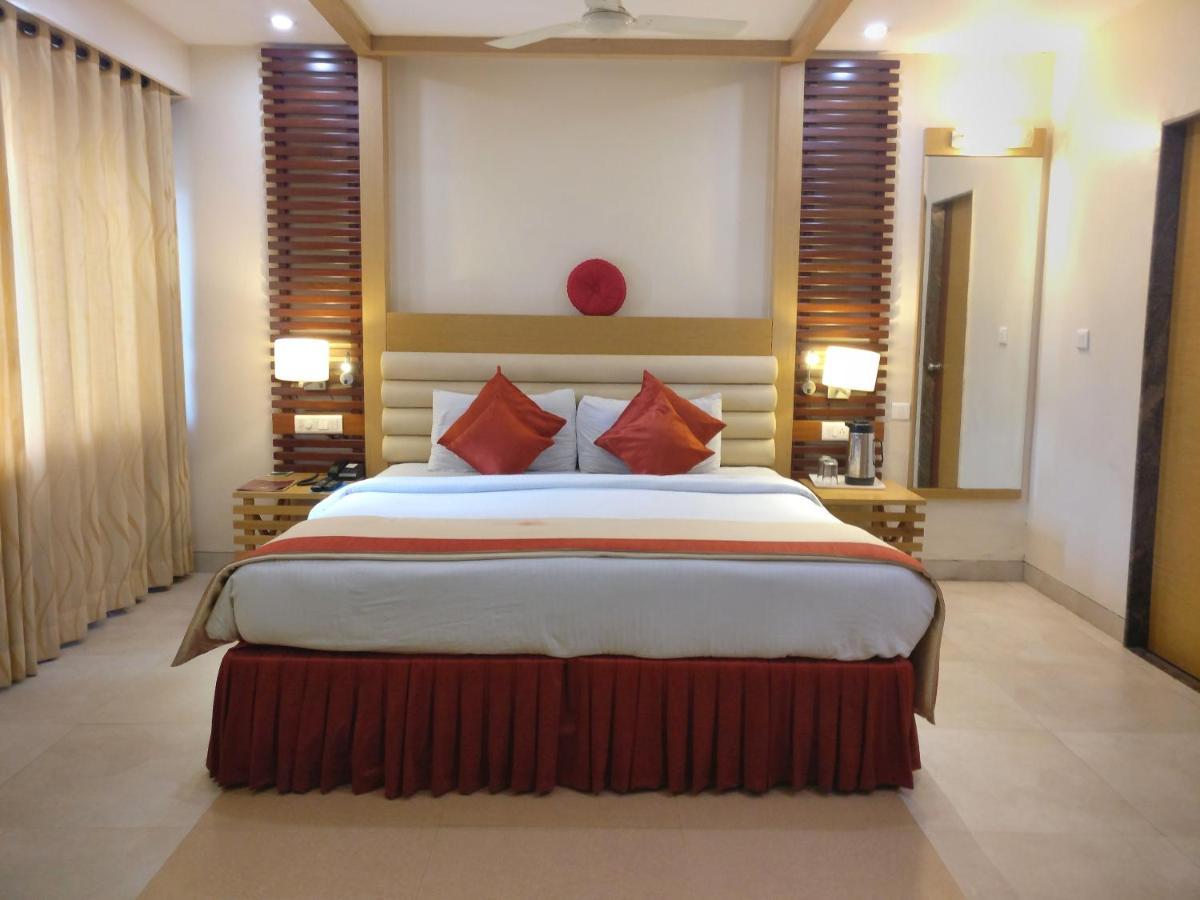 Hotel Mb International Palace Side Mysore Ngoại thất bức ảnh